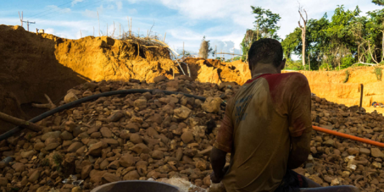 Quién es el nuevo ministro de Minas, un sector atacado por la ilegalidad