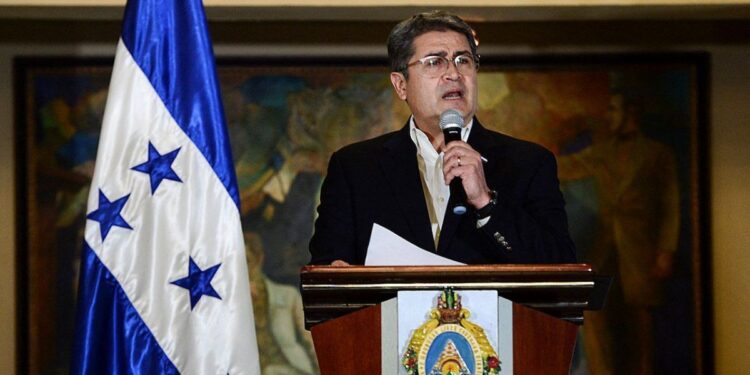 Condenan a 45 años de prisión a expresidente de Honduras por narcotráfico