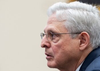 Cámara de EEUU declara al secretario de Justicia en desacato