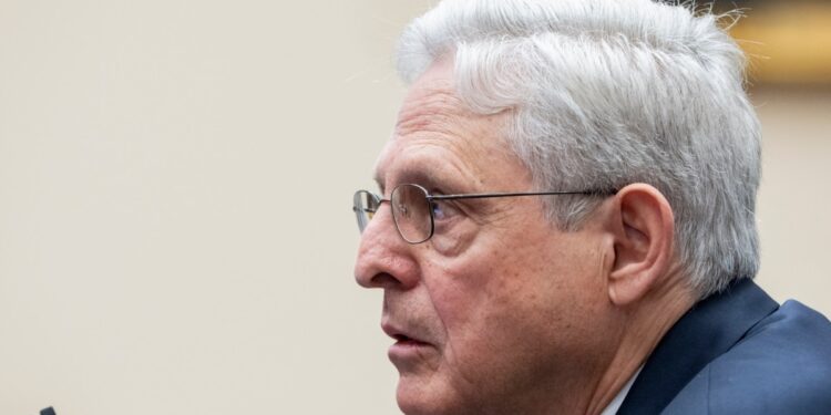 Cámara de EEUU declara al secretario de Justicia en desacato