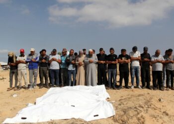 Israel ataca campamentos del centro de Gaza y profundiza la invasión de Rafah