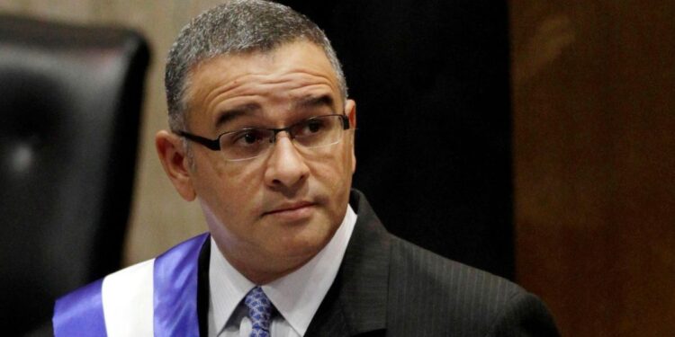 Condenan a expresidente Mauricio Funes a 8 años de cárcel por lavado de dinero