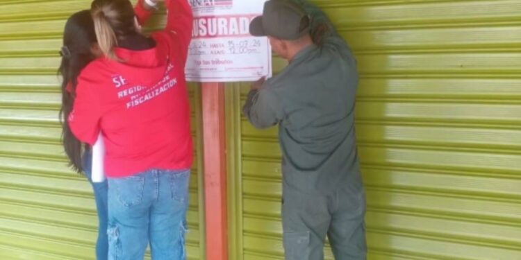 Régimen continúa clausura de pequeños negocios que atienden a María Corina Machado