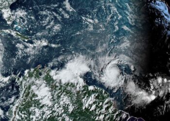 Beryl se convierte en un peligroso huracán y podría alcanzar categoría 4 a su paso por el Caribe