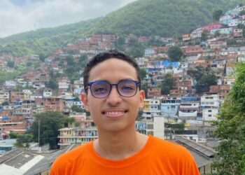 Oposición venezolana denuncia detención de dos activistas y un periodista