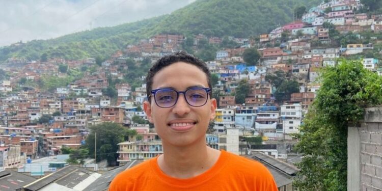 Oposición venezolana denuncia detención de dos activistas y un periodista