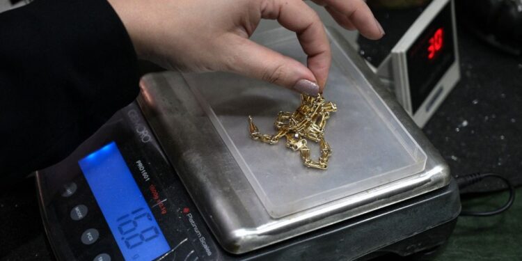 Aumenta la venta de joyas familiares en Argentina para sobrevivir a la crisis