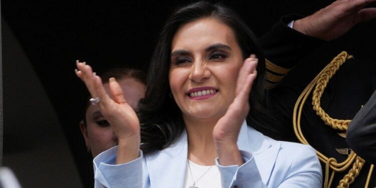 Fiscalía de Ecuador anuncia investigación a vicepresidenta por corrupción