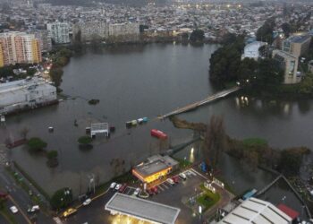 un muerto y más de 4.000 damnificados dejan fuertes lluvias