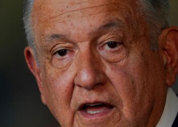 López Obrador admite desplazamiento forzado en el sur de México