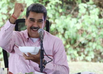Maduro anuncia que resultados de simulacro 1×10 arrojaron cifras récord