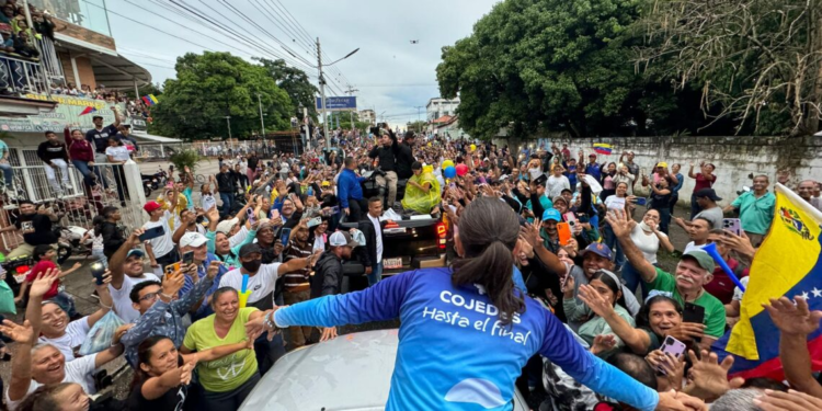 Una multitud recibió a María Corina en Tinaquillo al grito de «¡libertad!»