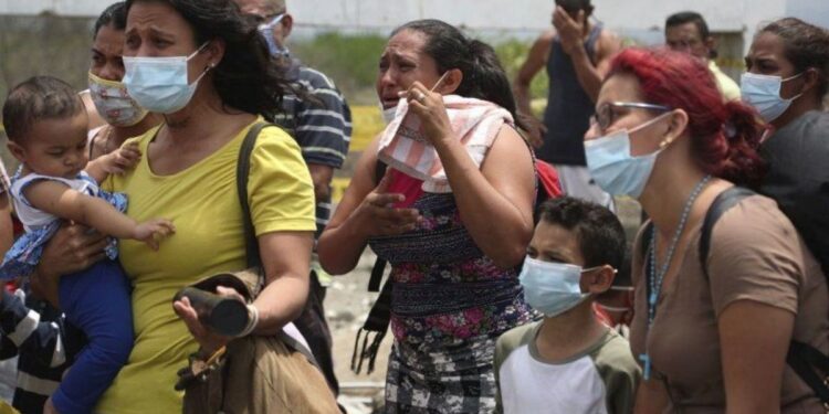 Perú retira excepción migratoria a venezolanos y les exige visa