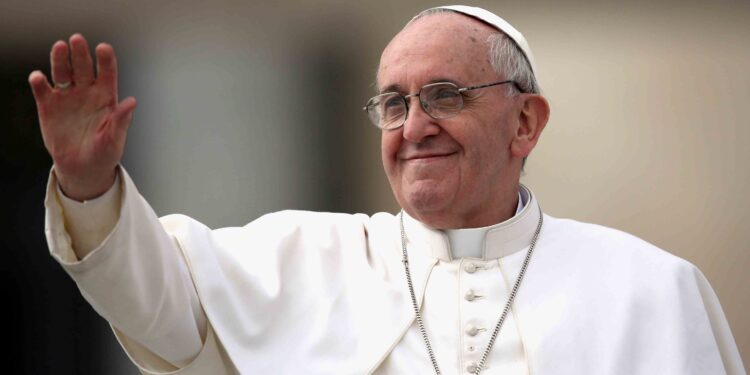 El papa Francisco abogó por la inclusión en forma prudente de homosexuales en la Iglesia