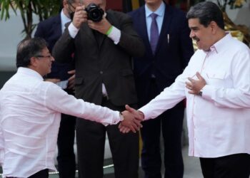 Petro busca permiso de EEUU para importar gas desde Venezuela