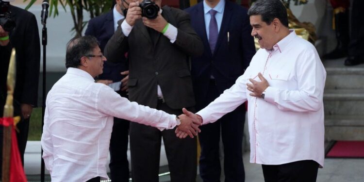 Petro busca permiso de EEUU para importar gas desde Venezuela