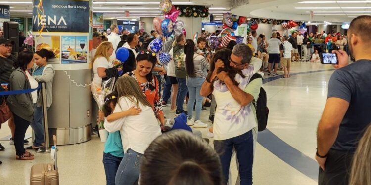 Nuevo proyecto de ley en Cuba elimina la figura de emigrado