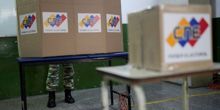 Régimen instala centros electorales en bases militares y casas del PSUV controlados por las FARC