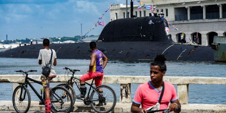 Barcos de guerra de Rusia llegan a Cuba tras ejercicios en el Atlántico