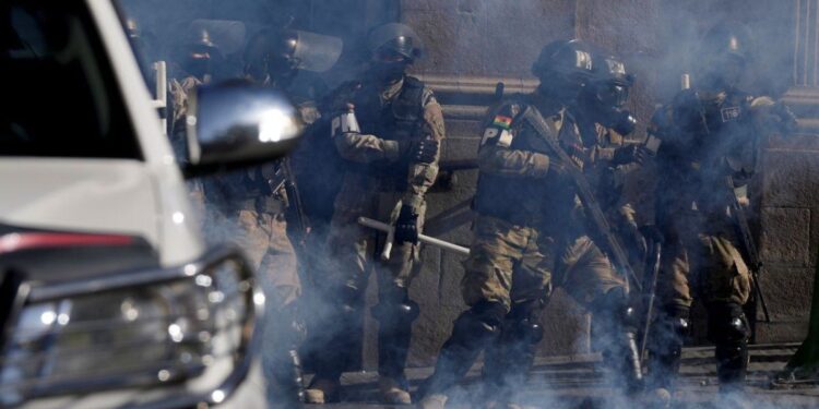 Despierta inquietud presencia irregular del Ejército en las calles de La Paz