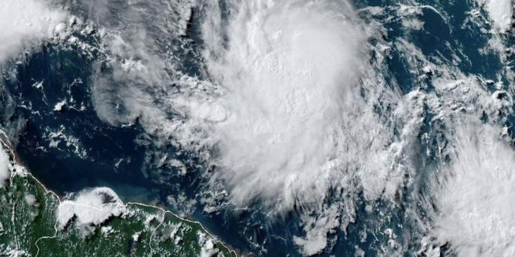 Beryl se convierte en huracán en el Atlántico y podría alcanzar categoría 3