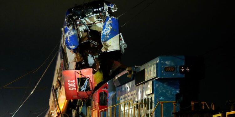 Dos muertos y nueve heridos en un accidente de tren en Chile