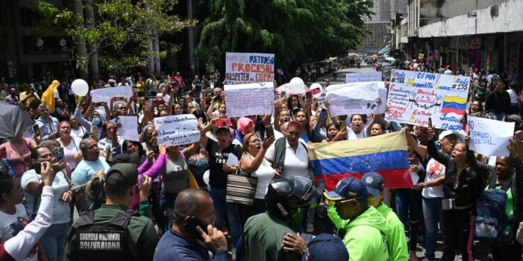 Familiares de presos en huelga de hambre exigen respuestas al régimen de Maduro