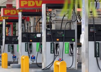 Venezolanos deben hacer citas para surtir de gasolina subsidiada