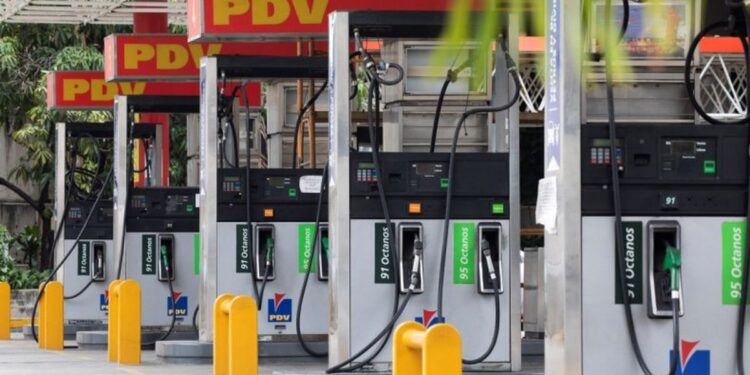 Venezolanos deben hacer citas para surtir de gasolina subsidiada