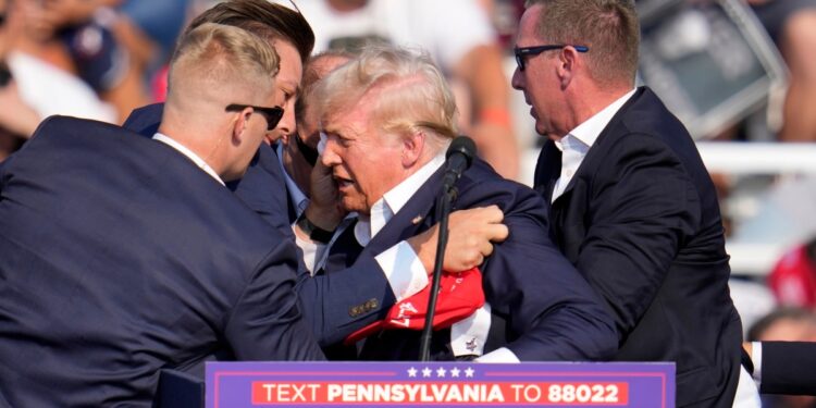 Fuentes de AP: Atacante tenía fotos de Trump, Biden y otros funcionarios en su teléfono