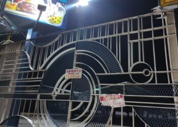 candidato opositor viaja con su comida para evitar que el gobierno cierre restaurantes que lo atiendan