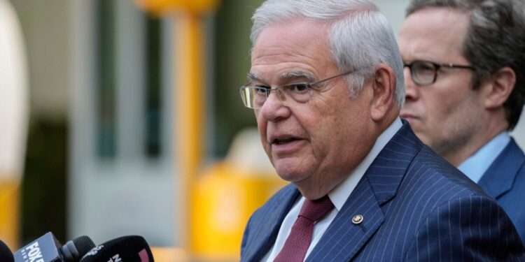 EE.UU: Senador Bob Menendez es declarado culpable de todos los cargos