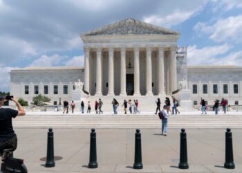 Corte Suprema EEUU mantiene suspensión a esfuerzos para regular redes sociales