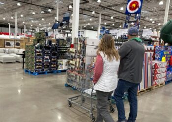 votantes dicen que considerarán la economía al elegir entre Biden y Trump