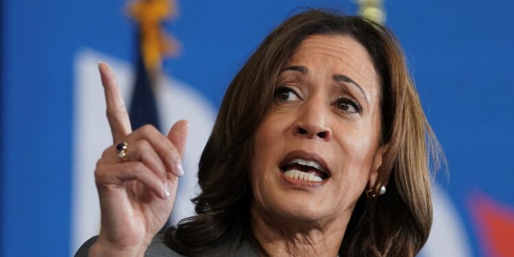 Campaña Biden explora viabilidad de Kamala Harris contra Trump, según diario