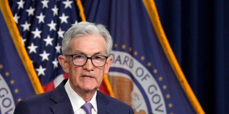 La Reserva Federal de EEUU confía en lograr bajar el índice de inflación al 2% y confía en el mantenimiento de un robusto mercado laboral.