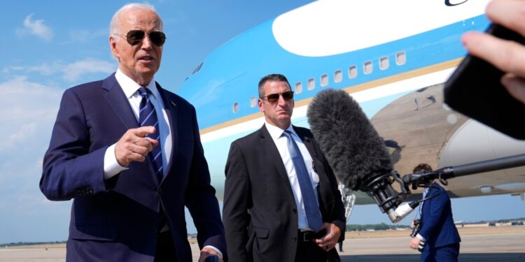 Biden da positivo a COVID-19