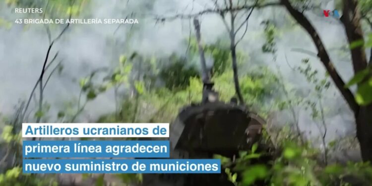Artilleros ucranianos de primera línea agradecen nuevo suministro de municiones