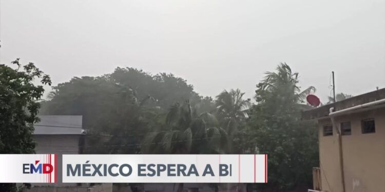 México espera al Huracán Beryl