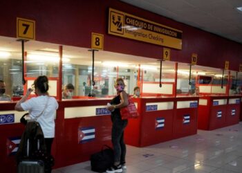 Cuba aprueba nueva ley migratoria en contexto de crisis y reducción de la población