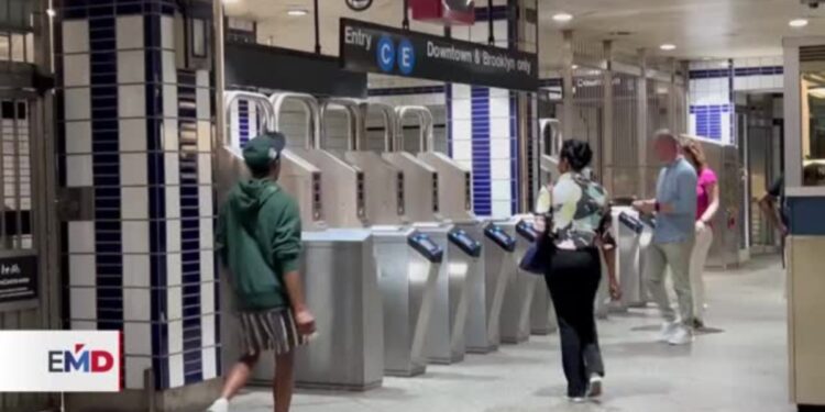 Nueva York combate violencia armada colocando detectores de metales en el metro