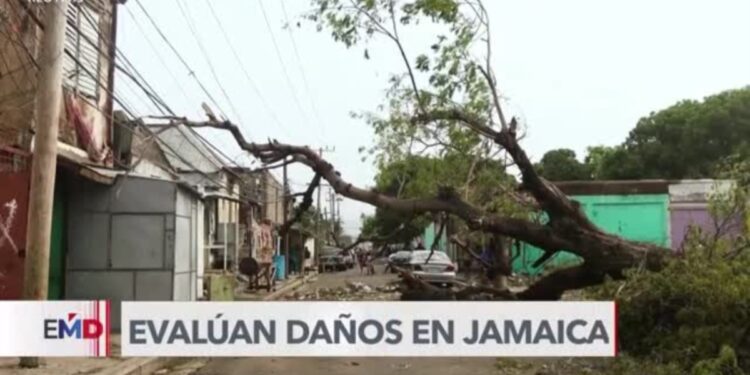 Huracán Beryl provoca daños estructurales en Jamaica