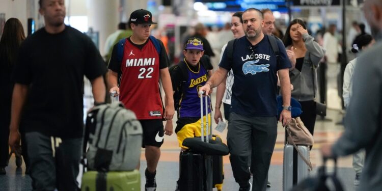 EE.UU: Aeropuertos inspeccionan una cantidad récord de pasajeros