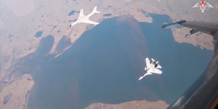 Bombarderos con capacidad nuclear de Rusia y China patrullan cerca de Estados Unidos