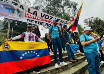 Oposición venezolana lanza campaña presidencial en Colombia