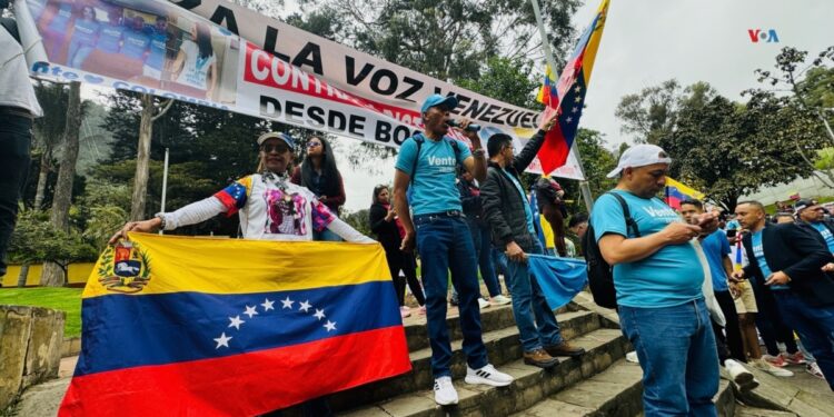 Oposición venezolana lanza campaña presidencial en Colombia