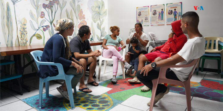 venezolanos en albergues con expectativas en un cambio