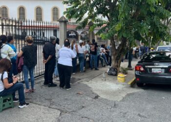Venezolanos votan para elegir entre la continuidad del chavismo o un cambio