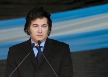 Argentina: Gobierno de Milei proyecta caída del 3.2% PIB e inflación del 130% este año