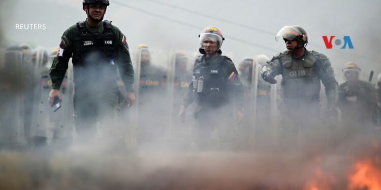 Autoridades policiales denunciaron el aumento en el número de tiroteos y la inseguridad cerca de refugios de migrantes en Nueva York.